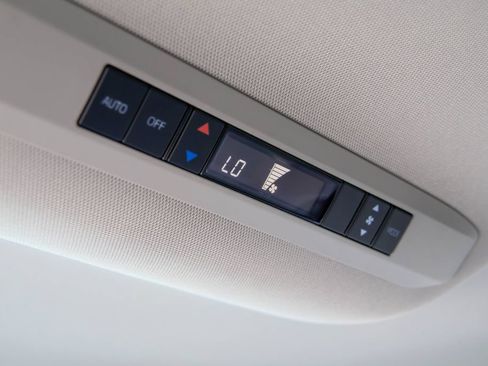 Used 2026 Toyota Sienna LE FWD image 24