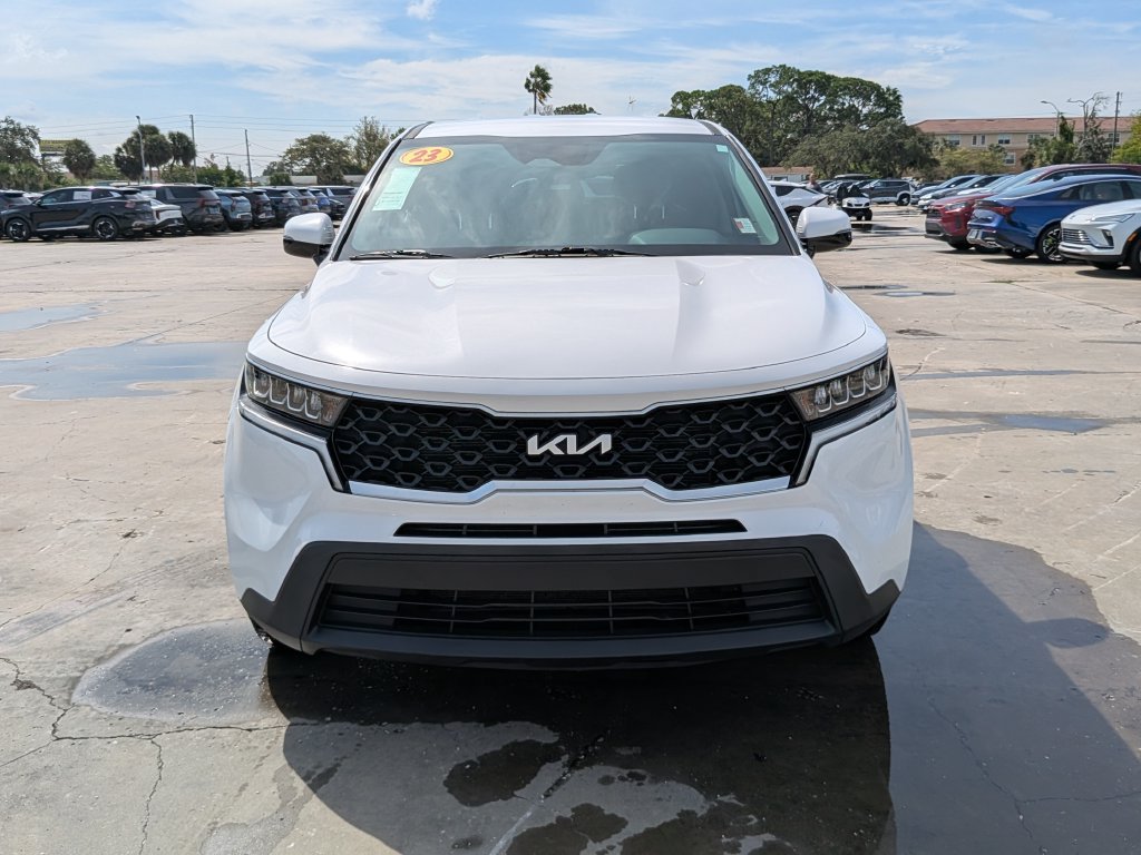 Certified 2023 Kia Sorento LX FWD image 3