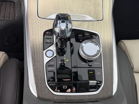 New 2026 BMW ALPINA XB7 AWD/4WD image 17