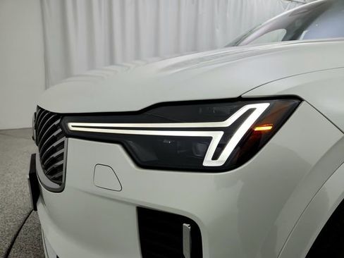 New 2025 Volvo XC90 T8 Plus w/ Protection Package Premier image 28