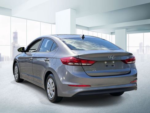 Used 2017 Hyundai Elantra SE FWD image 3