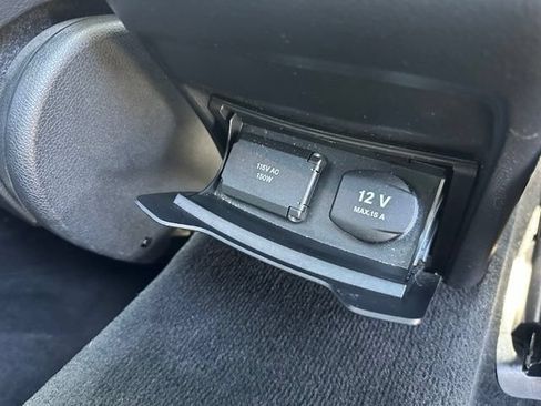 Used 2018 Mercedes-Benz GLC 300 4MATIC image 25