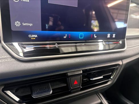 Certified 2026 Volkswagen Tiguan SE R-Line AWD/4WD image 18