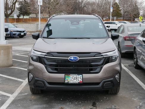 Used 2025 Subaru Forester Touring w/ Touring Package image 2