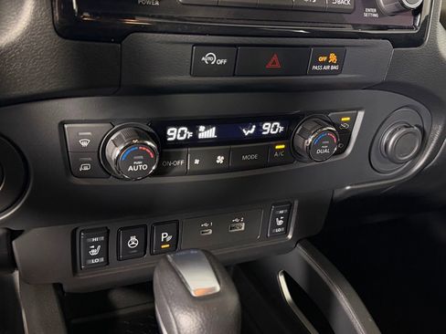 Used 2024 Nissan Frontier SV w/ SV Convenience Package image 20