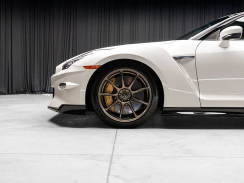 Used 2024 Nissan GT-R w/ Floor Mat Package AWD/4WD image 21