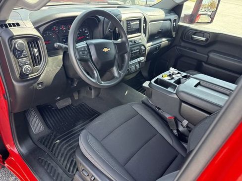 Used 2024 Chevrolet Silverado 2500 Custom w/ Custom Convenience Package image 10