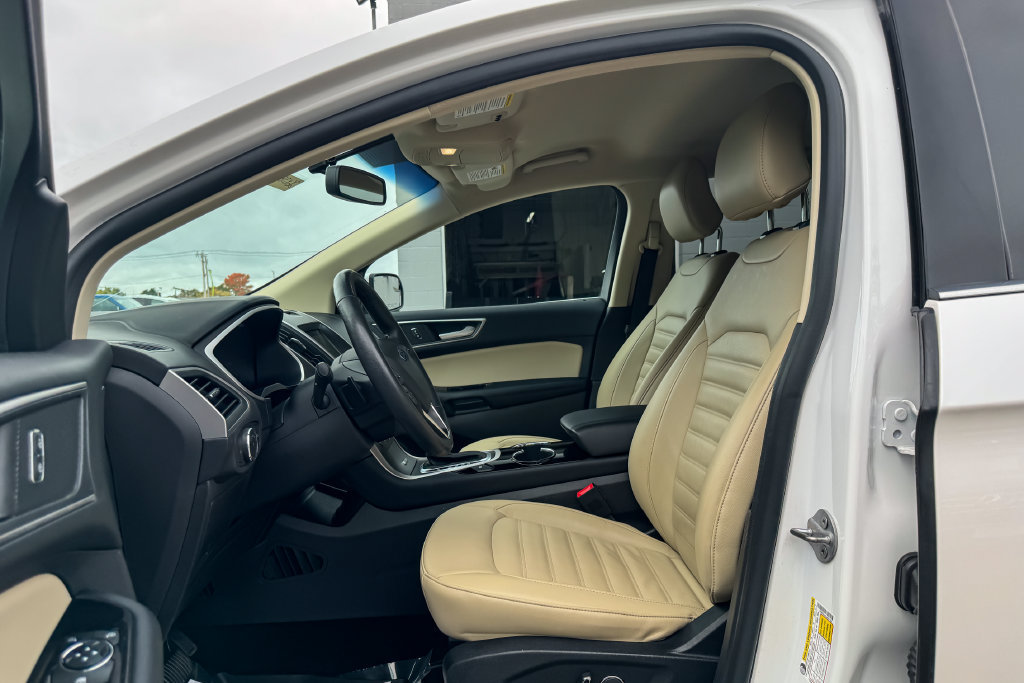 Used 2018 Ford Edge SEL w/ Equipment Group 201A AWD/4WD image 22