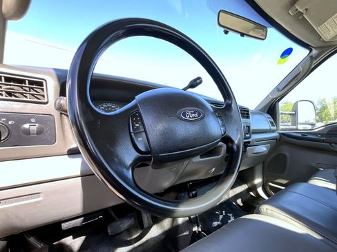 Used 2004 Ford F550 4x4 Regular Cab Super Duty image 11