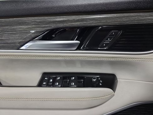 Used 2022 Jeep Wagoneer Series III w/ Rear Seat Video Group 1 AWD/4WD image 26