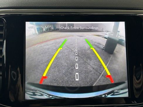 Used 2021 Jeep Grand Cherokee Laredo X image 33