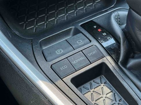 Certified 2025 Toyota RAV4 XLE image 34