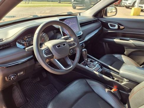 Used 2025 Jeep Compass Trailhawk image 11