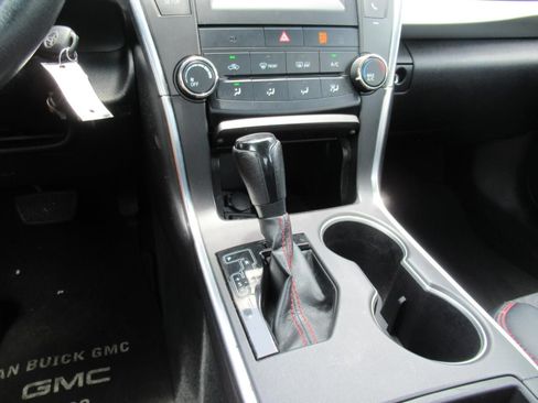 Used 2017 Toyota Camry SE w/ Four Season Floor Mat Package FWD image 25