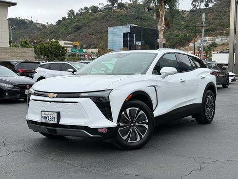 Used 2024 Chevrolet Blazer EV LT AWD/4WD image 2