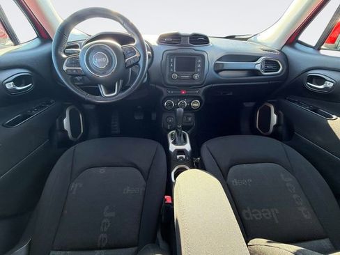 Used 2017 Jeep Renegade Latitude w/ Popular Equipment Group image 17