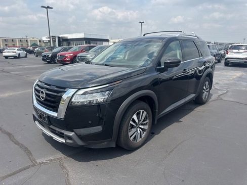 Used 2023 Nissan Pathfinder SL image 9