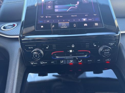 New 2025 Jeep Grand Cherokee L Altitude image 41