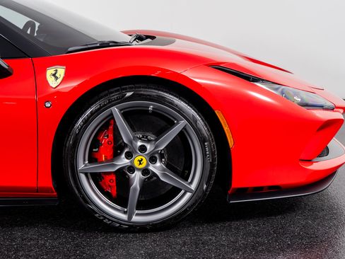 Used 2022 Ferrari F8 Tributo image 7
