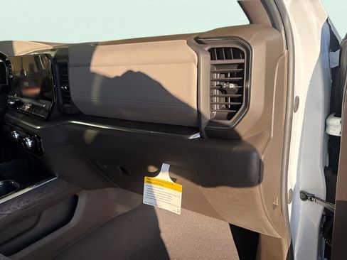 New 2026 GMC Sierra 1500 SLT image 6