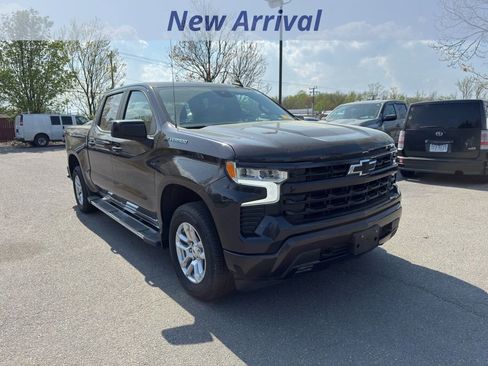 Used 2023 Chevrolet Silverado 1500 RST image 2