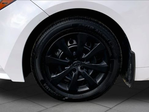 Used 2025 Toyota Corolla LE FWD image 10