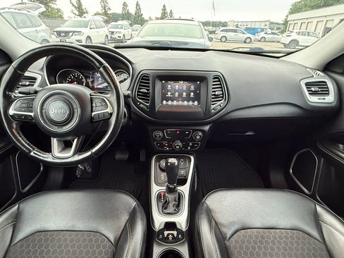 Used 2020 Jeep Compass Latitude w/ Cold Weather Group AWD/4WD image 3