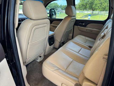 Used 2011 GMC Sierra 2500 Denali w/ Suspension Package, Off-Road AWD/4WD image 19