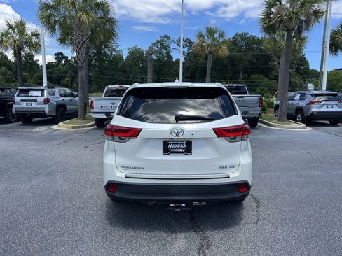 Used 2017 Toyota Highlander XLE AWD/4WD image 9