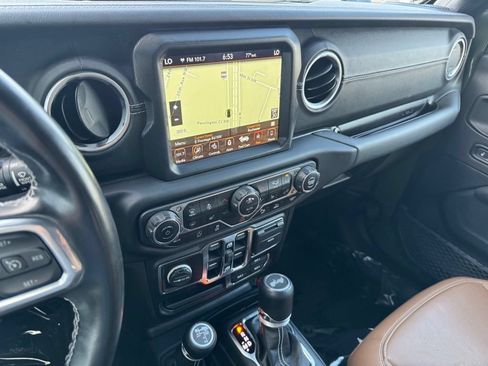 Used 2021 Jeep Wrangler Unlimited Sahara AWD/4WD image 15