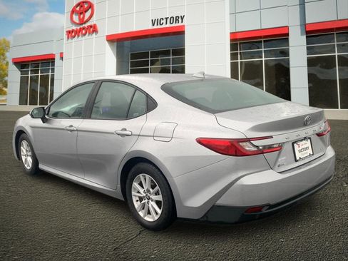 Used 2025 Toyota Camry LE FWD image 5