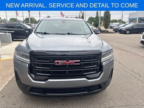 Certified 2022 GMC Acadia SLE w/ Driver Convenience Package FWD image 3