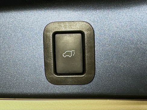 Used 2019 Toyota Highlander XLE image 30