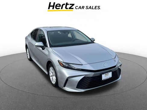 Used 2025 Toyota Camry LE image 1