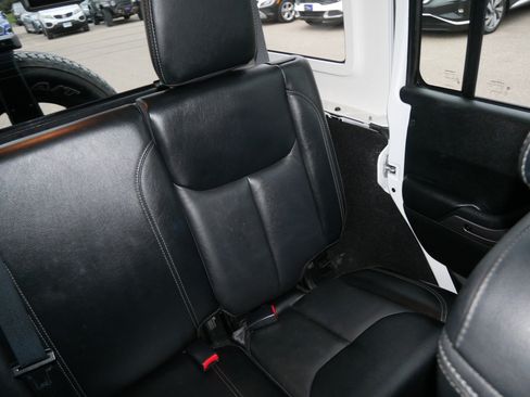 Used 2018 Jeep Wrangler Unlimited Sahara image 14