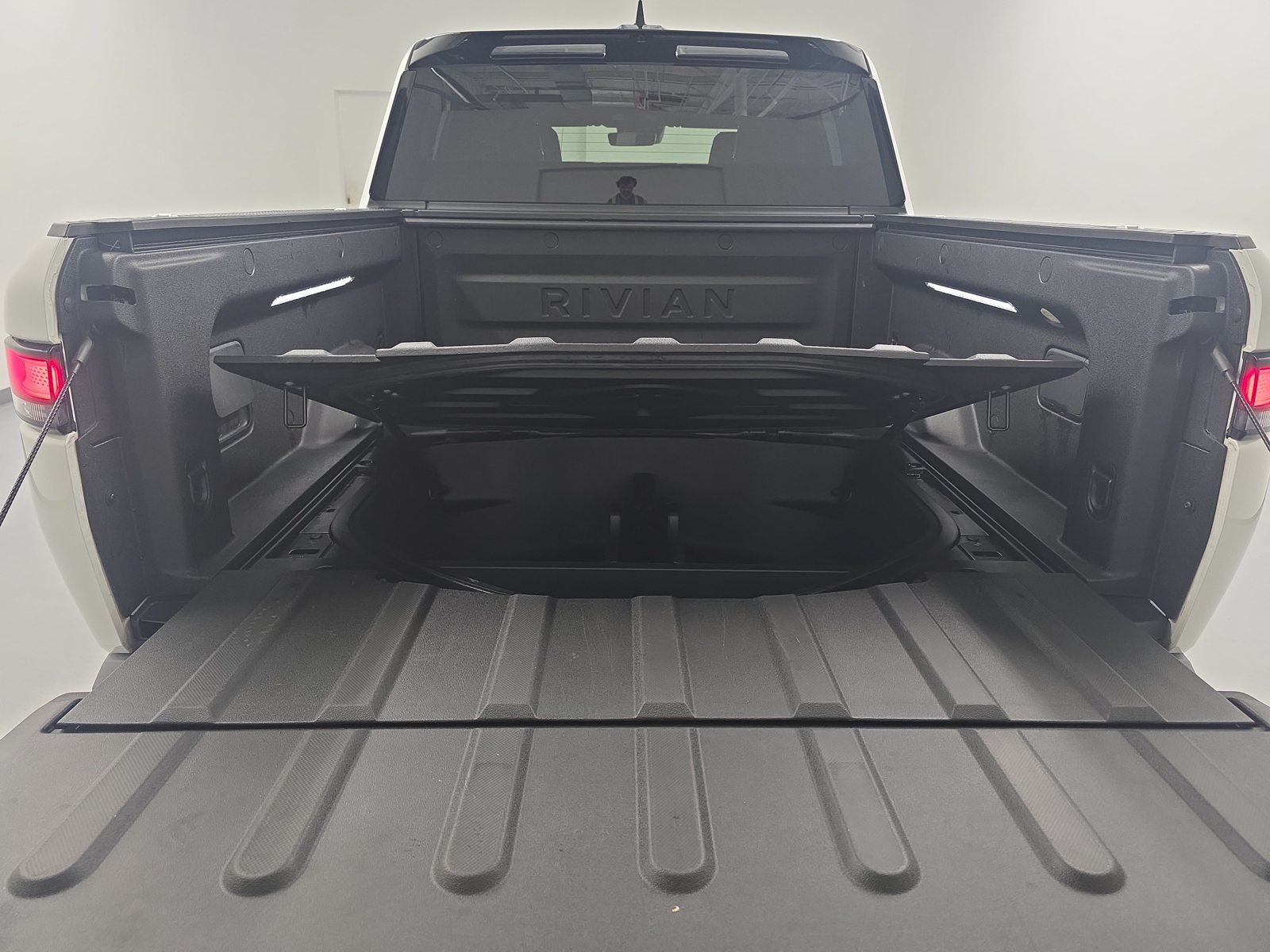 Used 2022 Rivian R1T Adventure AWD/4WD image 15