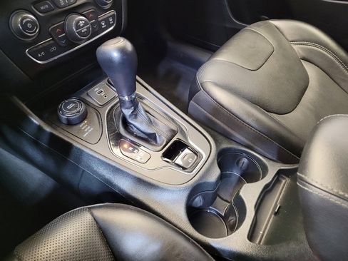 Used 2023 Jeep Cherokee Altitude Lux image 26