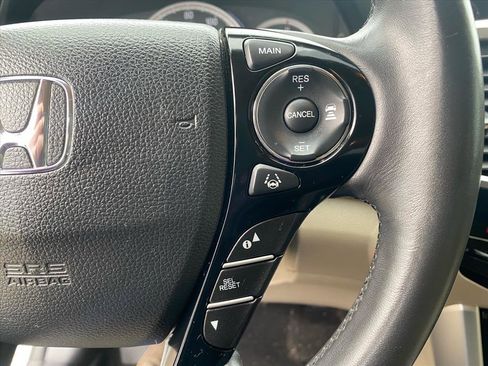 Used 2016 Honda Accord Touring image 31