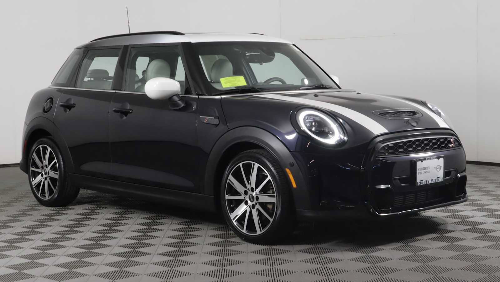 Used 2024 MINI Cooper S FWD image 1