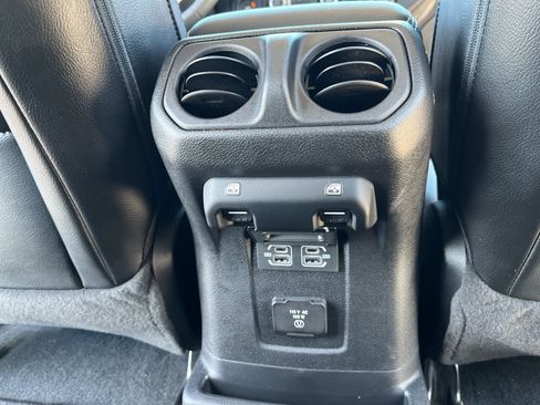Used 2023 Jeep Wrangler Unlimited Sahara AWD/4WD image 39