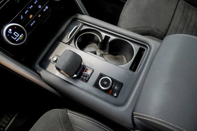 Used 2023 Land Rover Discovery S R-Dynamic AWD/4WD image 33