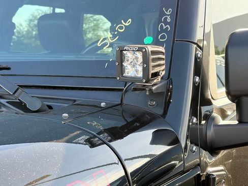 Used 2016 Jeep Wrangler Unlimited Rubicon AWD/4WD image 3