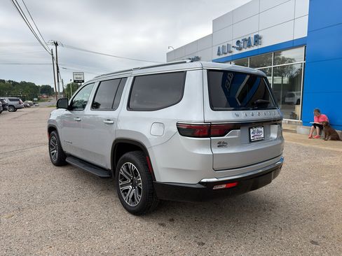 Used 2024 Jeep Wagoneer Series II w/ Flexible Seating Group RWD image 6