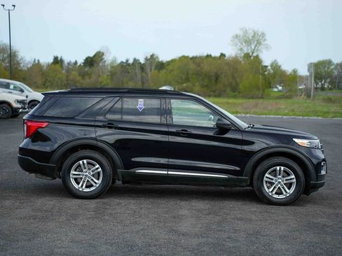 Used 2022 Ford Explorer XLT w/ Equipment Group 202A AWD/4WD image 4