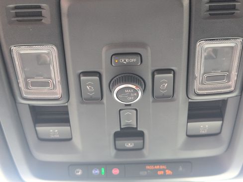 Used 2025 GMC Yukon Denali Ultimate w/ LPO, Floor Liner Package AWD/4WD image 18
