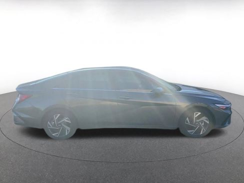 Used 2025 Hyundai Elantra Limited image 16