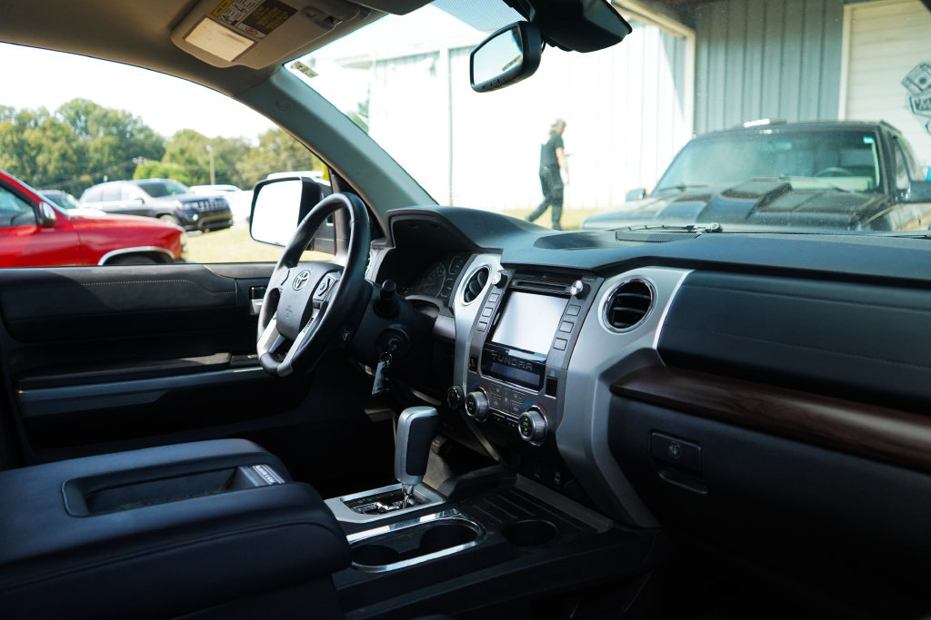 Used 2018 Toyota Tundra Limited w/ Limited Premium Package AWD/4WD image 14