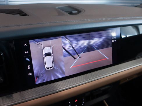 Certified 2024 Porsche Cayenne AWD/4WD image 19