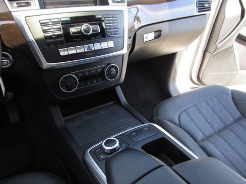 Used 2014 Mercedes-Benz GL 450 4MATIC image 22