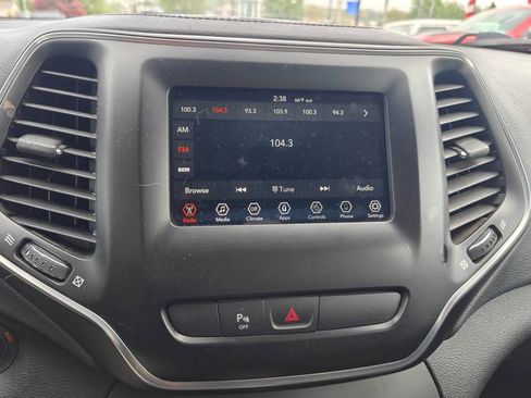 Used 2019 Jeep Cherokee Latitude Plus w/ Cold Weather Group AWD/4WD image 15